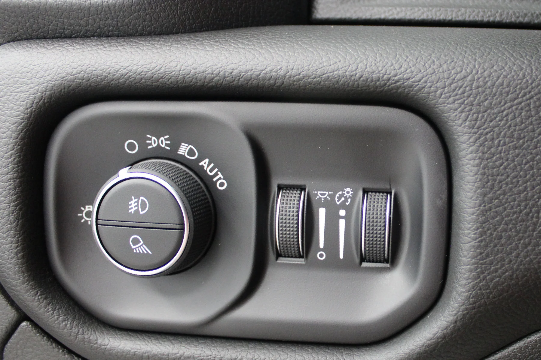 2026 RAM 1500 Laramie - Photo 13