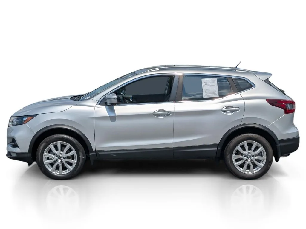Used 2022 Brilliant Silve Nissan SV image 12