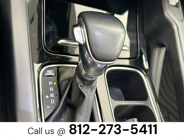 Used 2022 White Kia S image 17