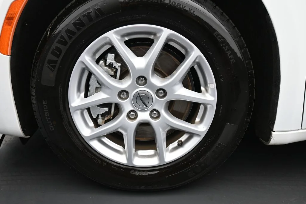 Used 2025 White Chrysler Select image 10