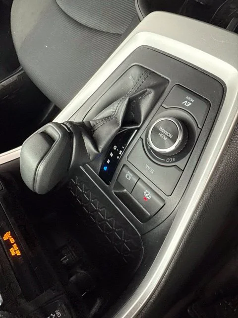 Used 2025 Ice Toyota LE image 26