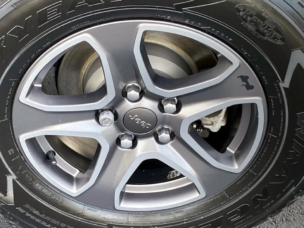 Used 2019 Gray Clearcoat Jeep Sport S image 29