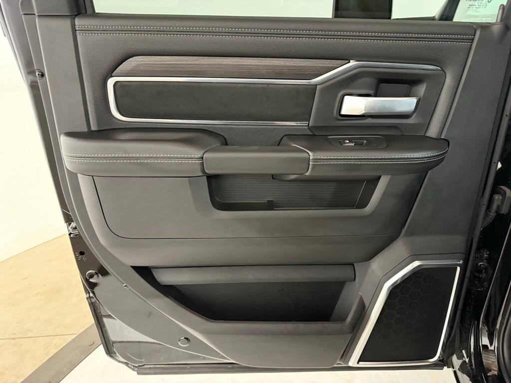 2026 RAM 3500 Laramie - Photo 13