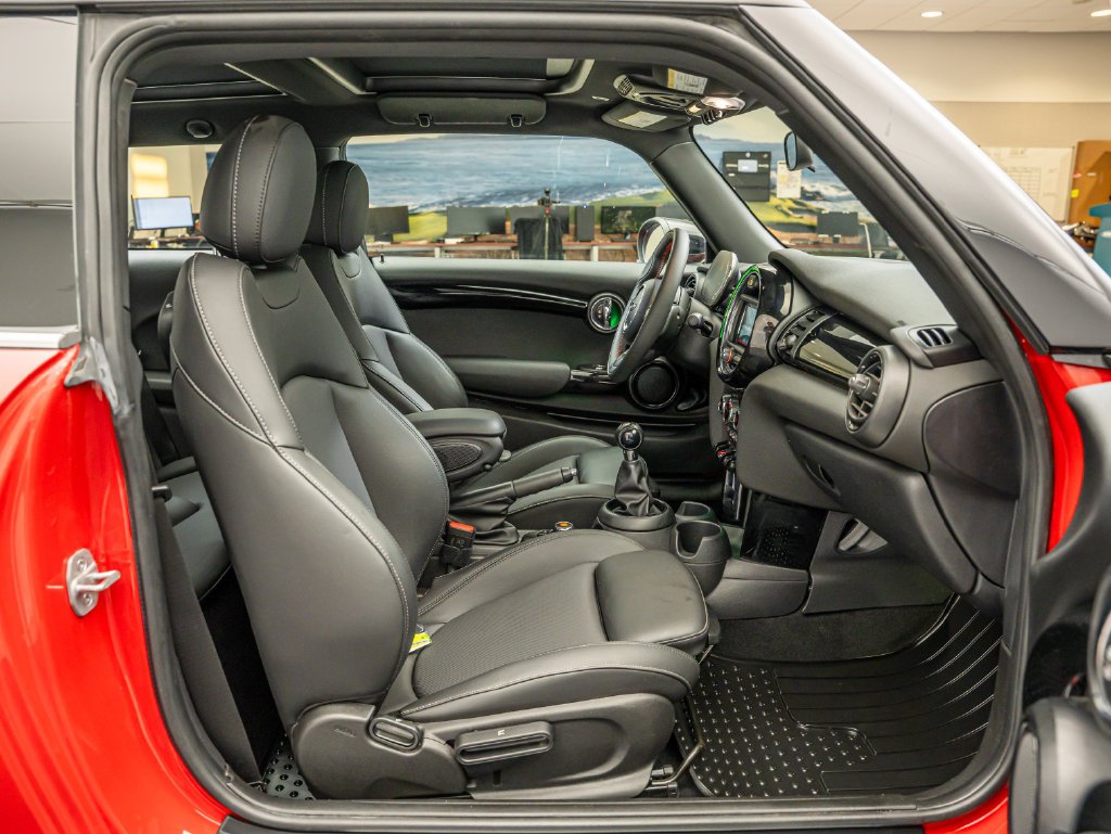 Used 2021 Chili Red MINI Signature image 34
