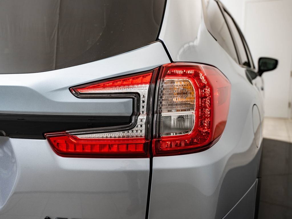 Used 2025 Ice Silver Metallic Subaru Onyx Edition image 9
