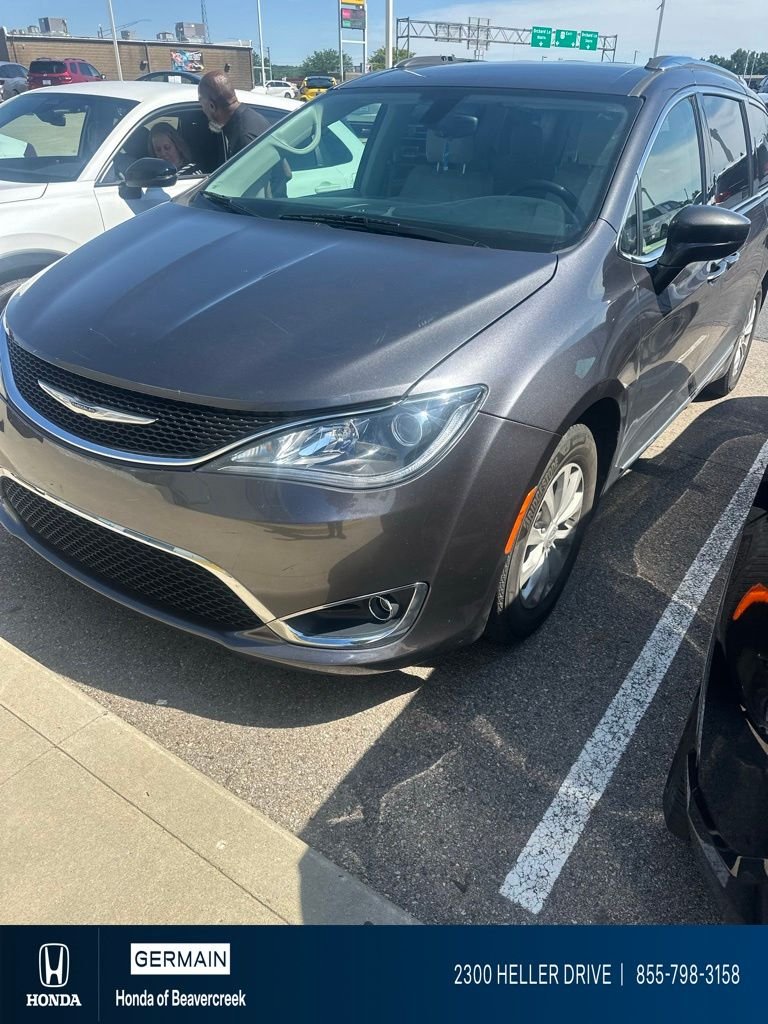 2018 Chrysler Pacifica Touring L's photo