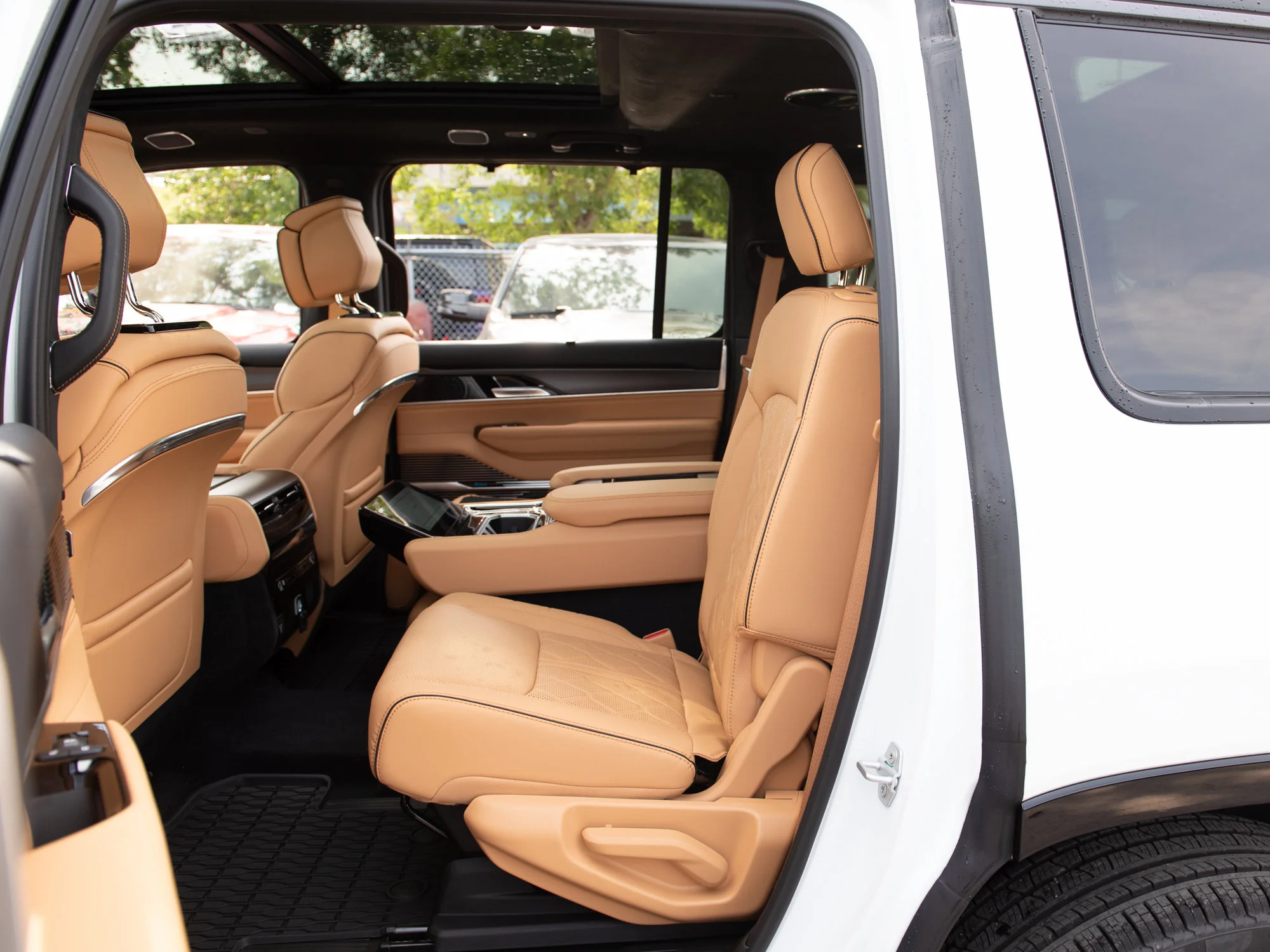 New 2026 White Jeep Summit Reserve* image 25