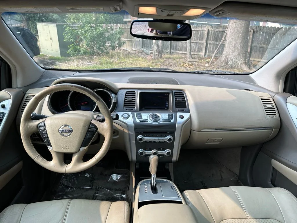 Used 2011 Red Nissan SL image 28