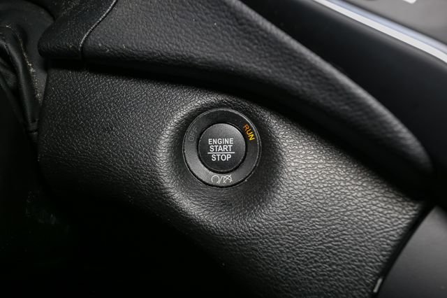 Used 2023 Black Jeep Altitude image 31