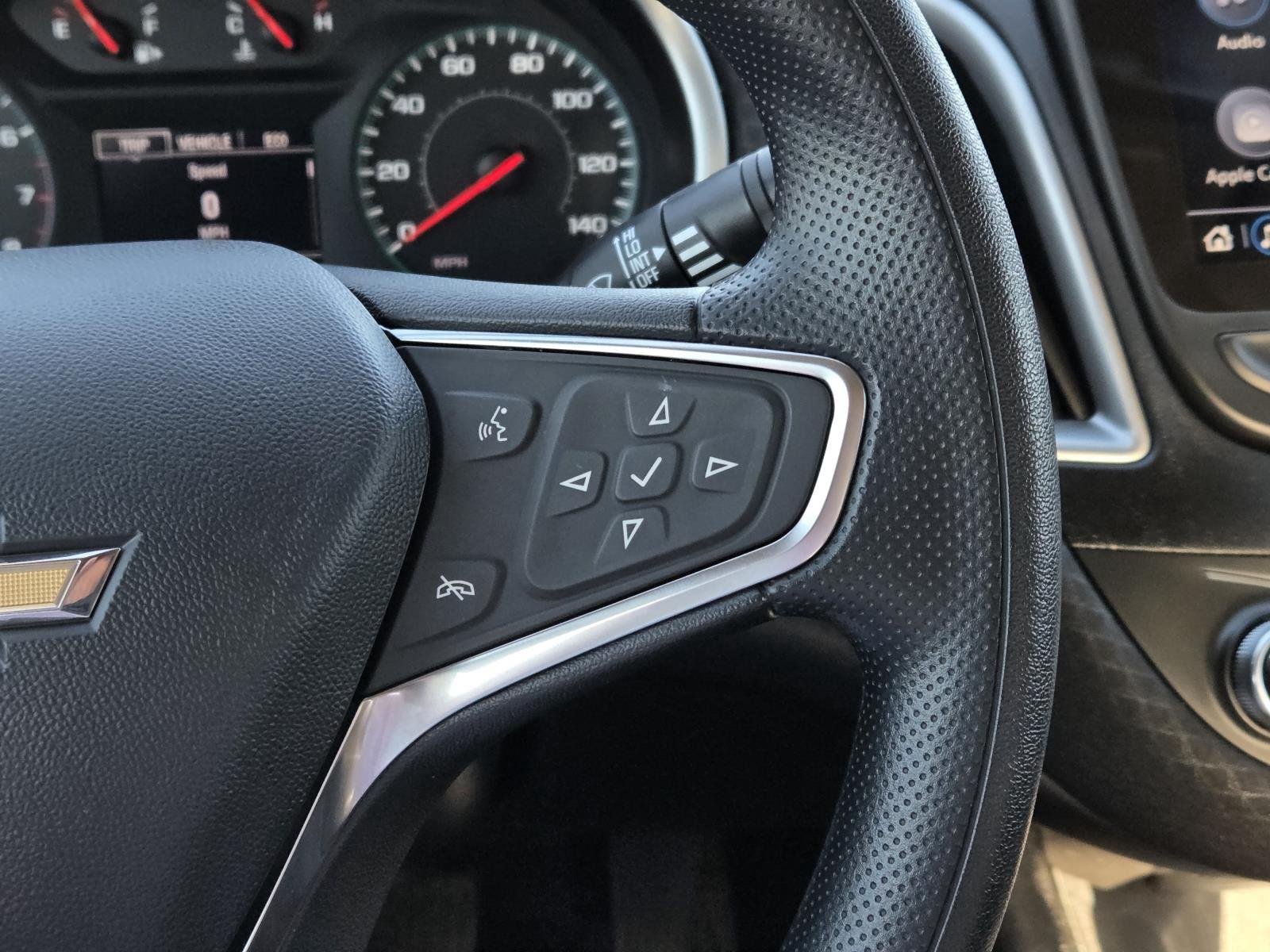 Used 2025 Summit White Chevrolet LT image 18