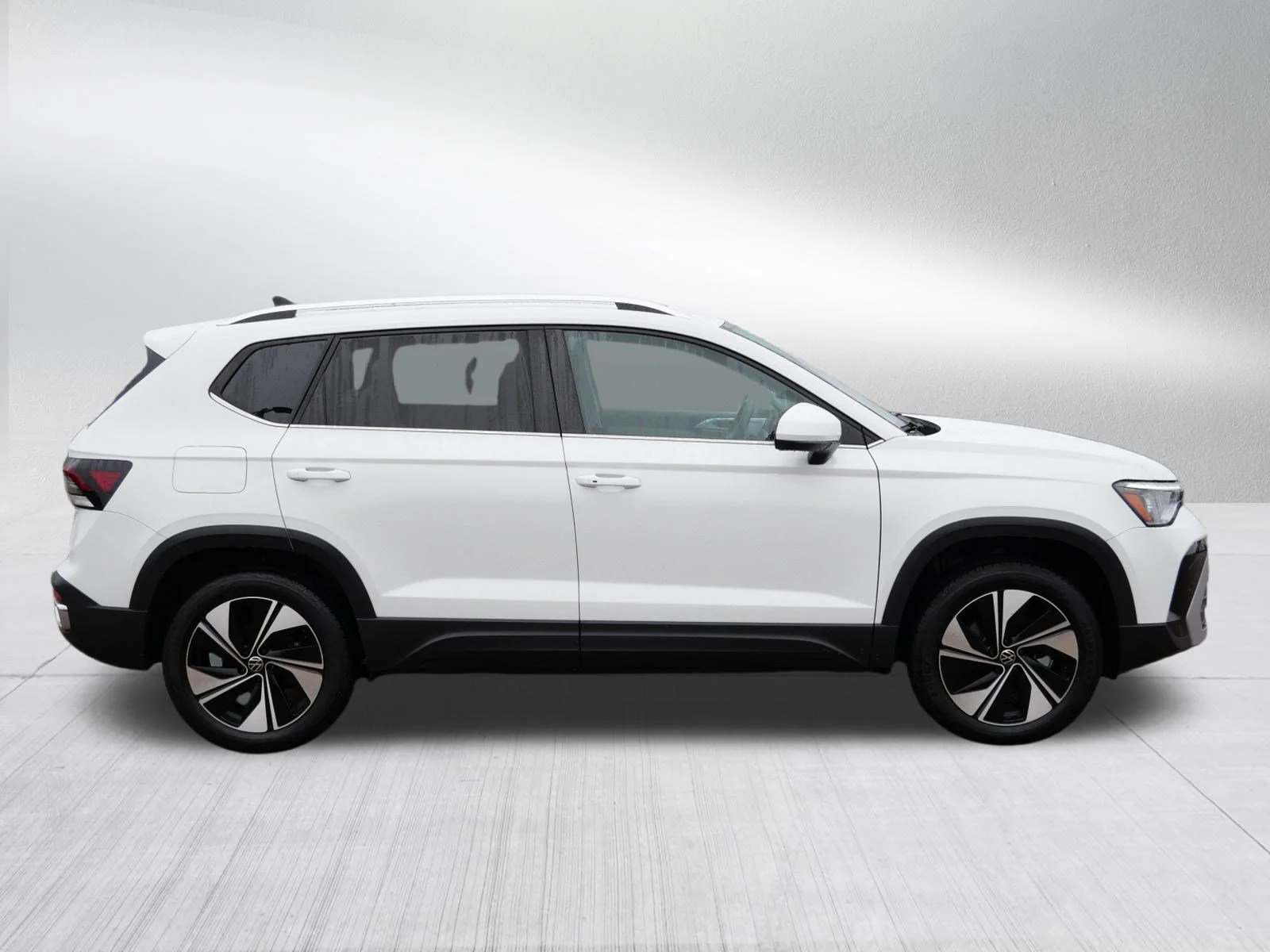 Certified Used 2025 Pure White Volkswagen SE image 8