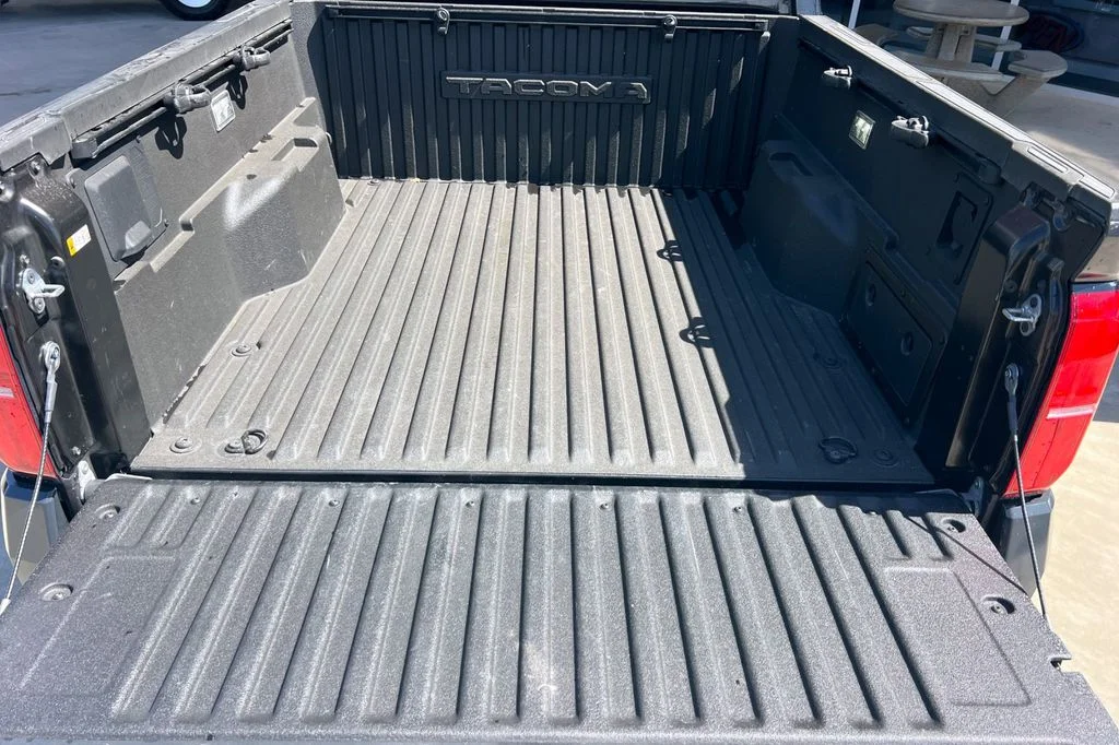 Certified Used 2025  Toyota Limited image 18