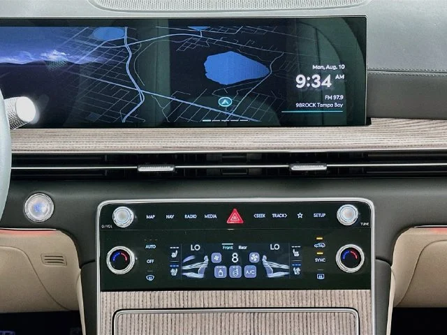 New 2026 Silver Genesis 2.5T Advanced image 16