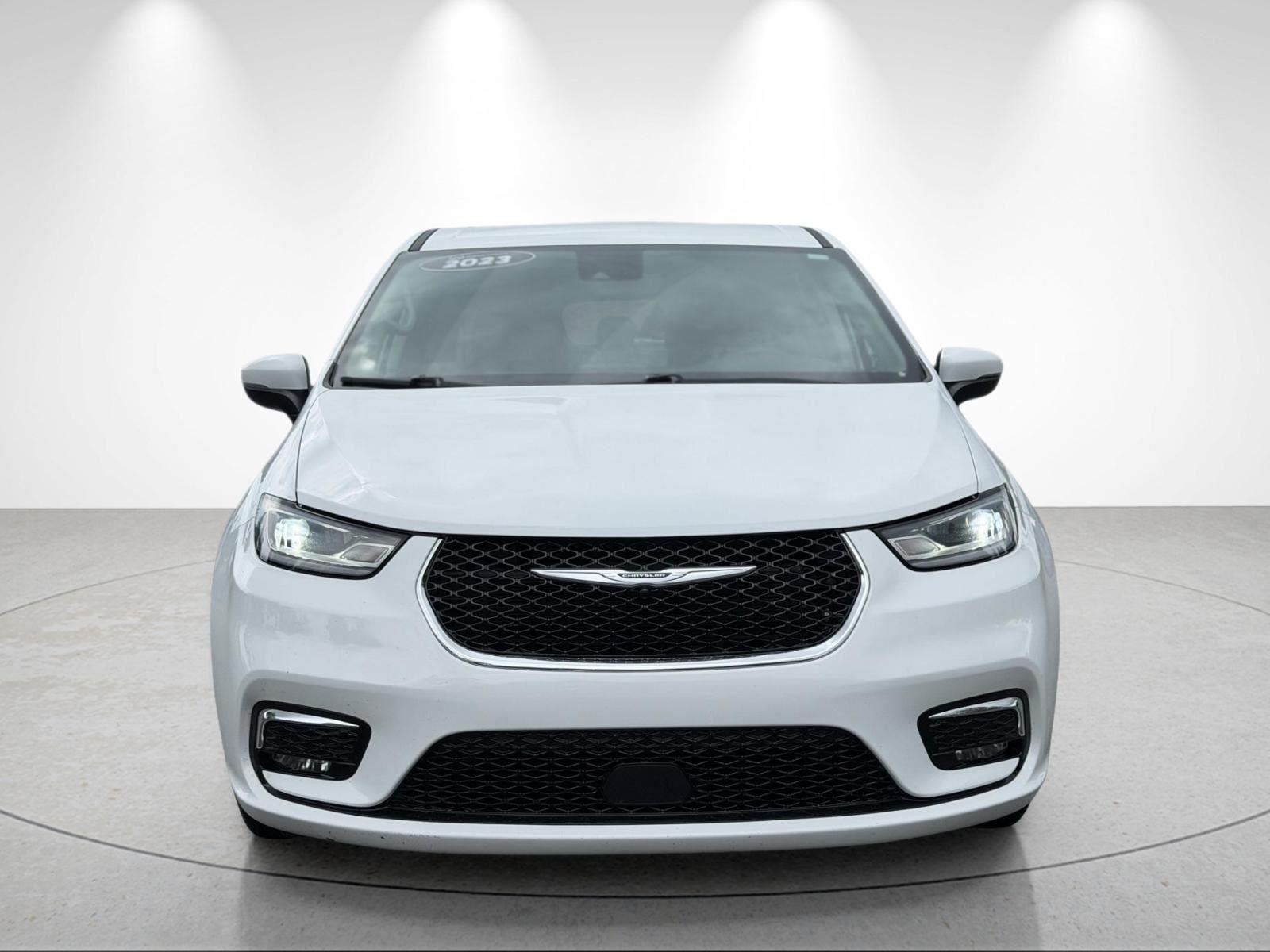 Used 2023 Bright White Clearcoat Chrysler Touring L image 8