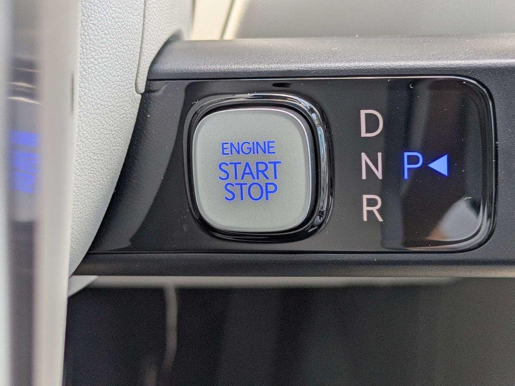 New 2026 White Hyundai SEL FWD image 33