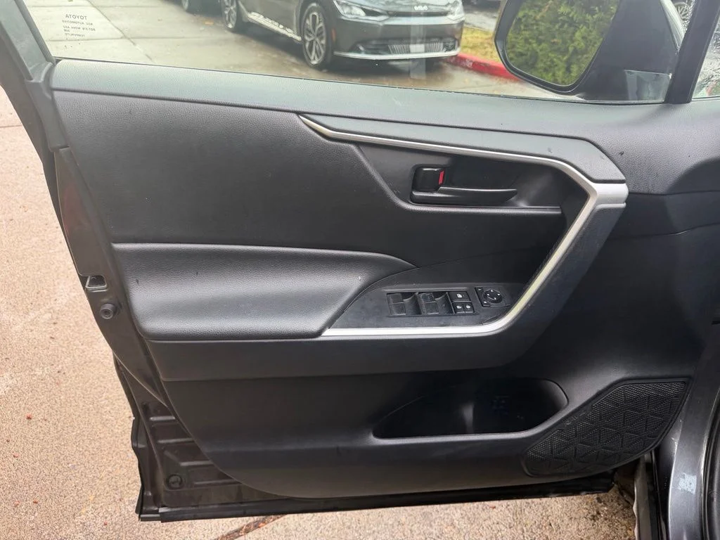 Used 2020 Magnetic Gray Metallic Toyota LE image 12