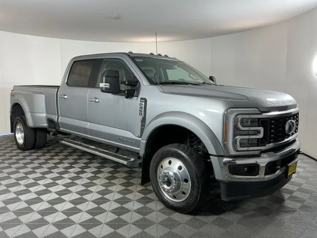 Certified Used 2024  Ford Lariat image 3