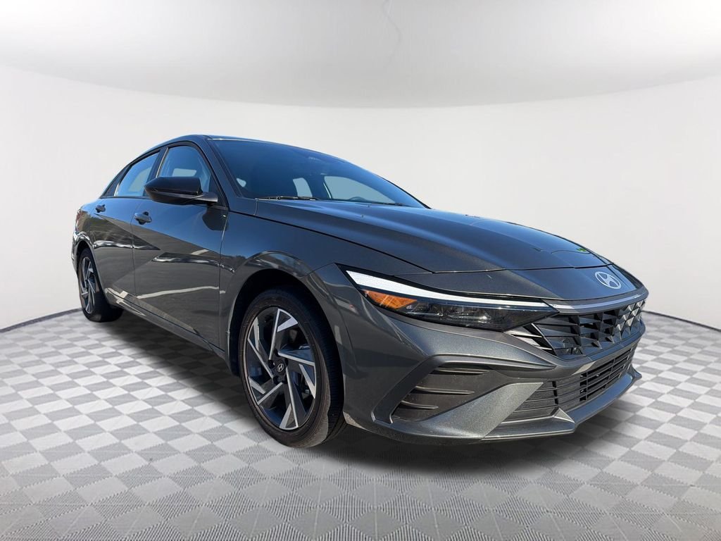 Used 2025 Gray Hyundai SEL Sport image 3