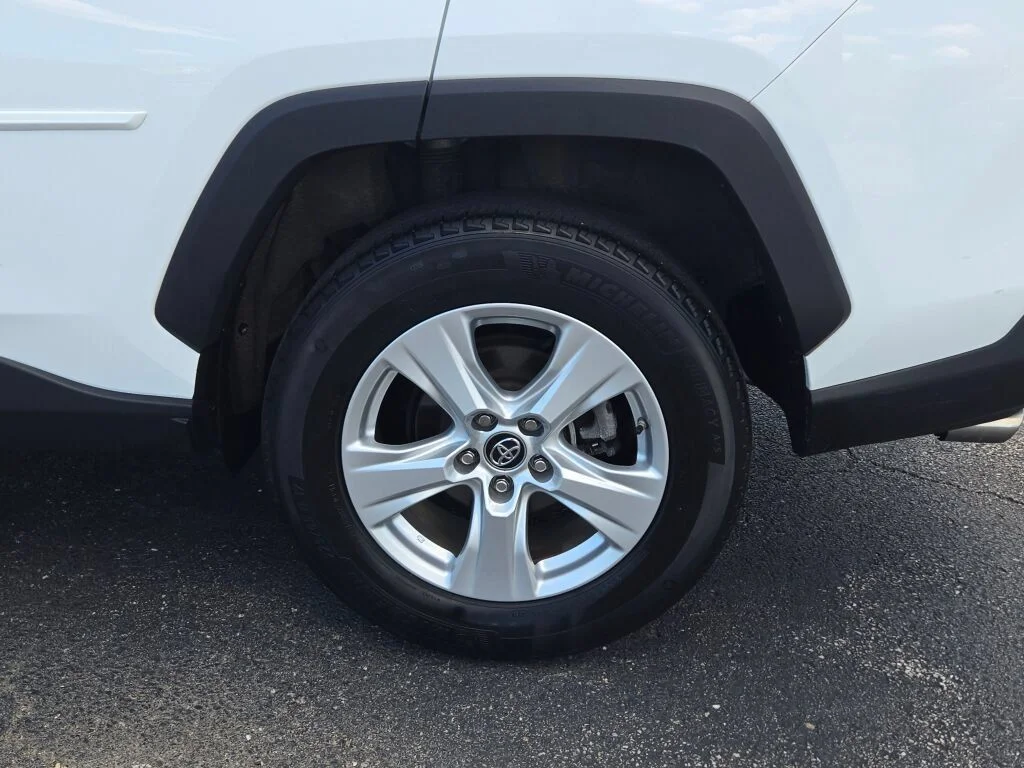 Used 2019 White Toyota XLE image 16
