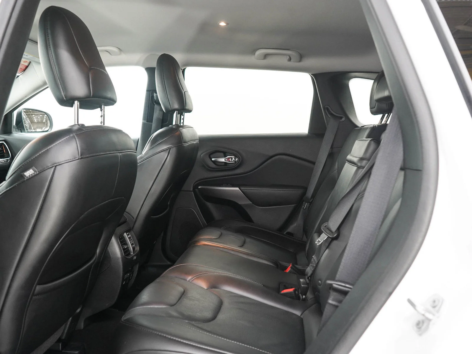 Used 2019 Bright White Clearcoat Jeep Limited image 14