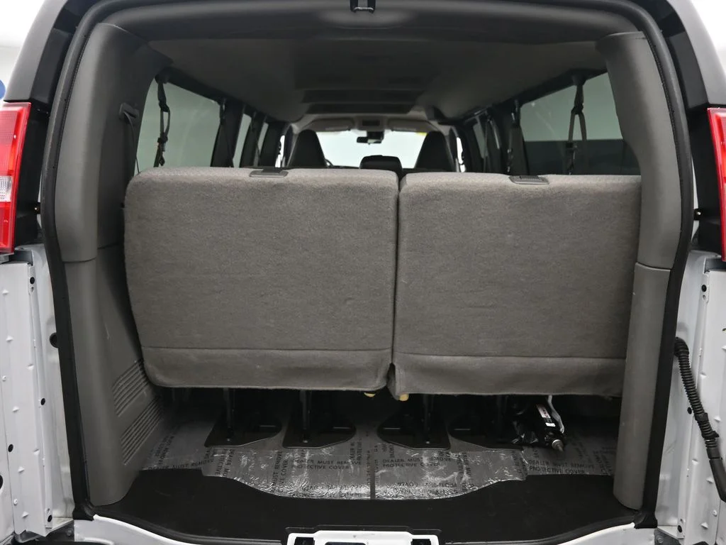 Used 2025 White Chevrolet LT image 12