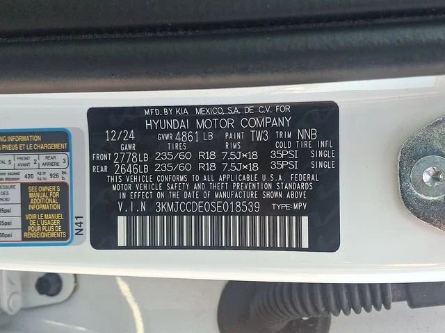 Used 2025 White Hyundai SEL Convenience image 27