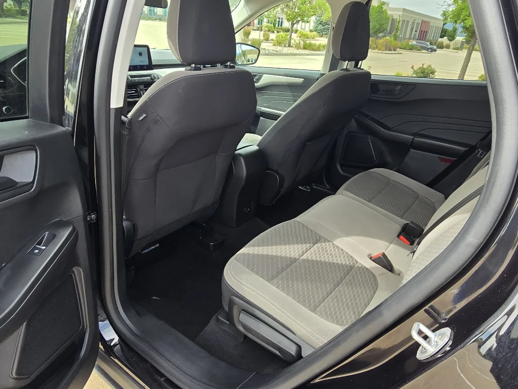 Used 2022 Agate Black Metallic Ford SE image 16