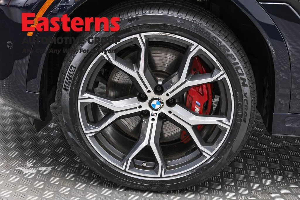 Used 2025 Black BMW M60i image 34