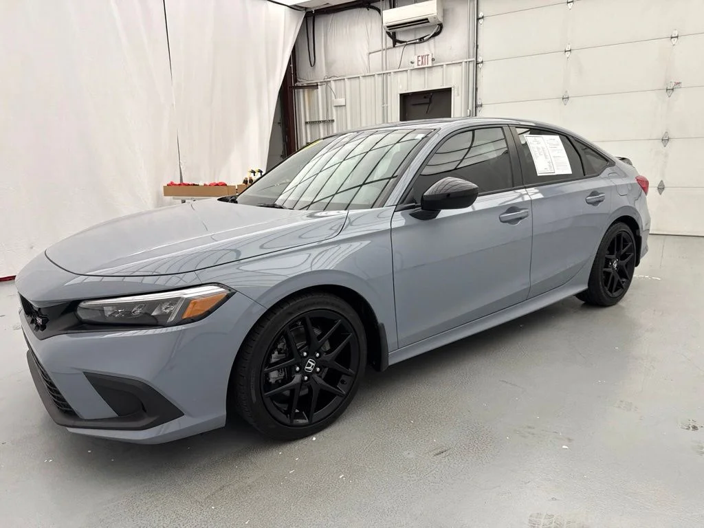 Used 2023  Honda Si image 3
