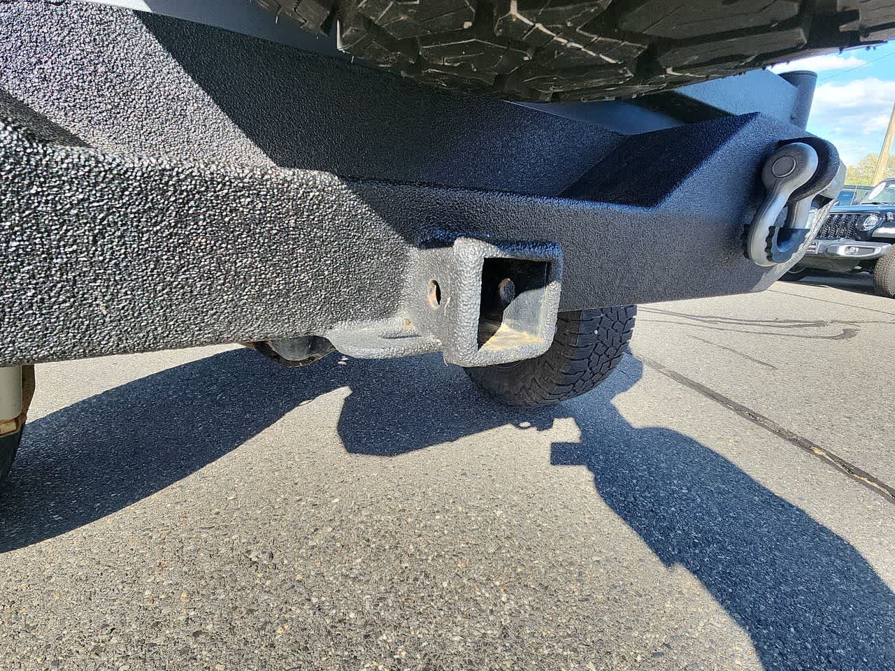 Used 2016 Silver Jeep Sahara image 15