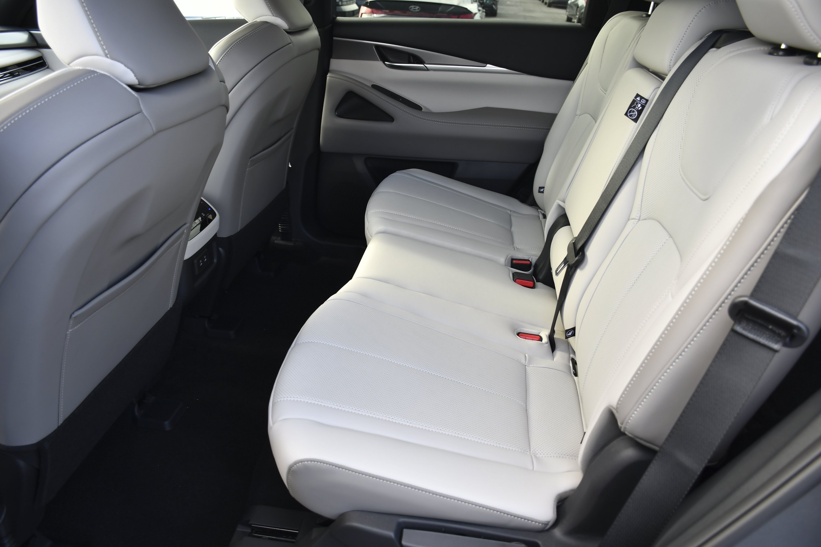 New 2027 GRAPHITE SHADOW INFINITI Luxe AWD image 28