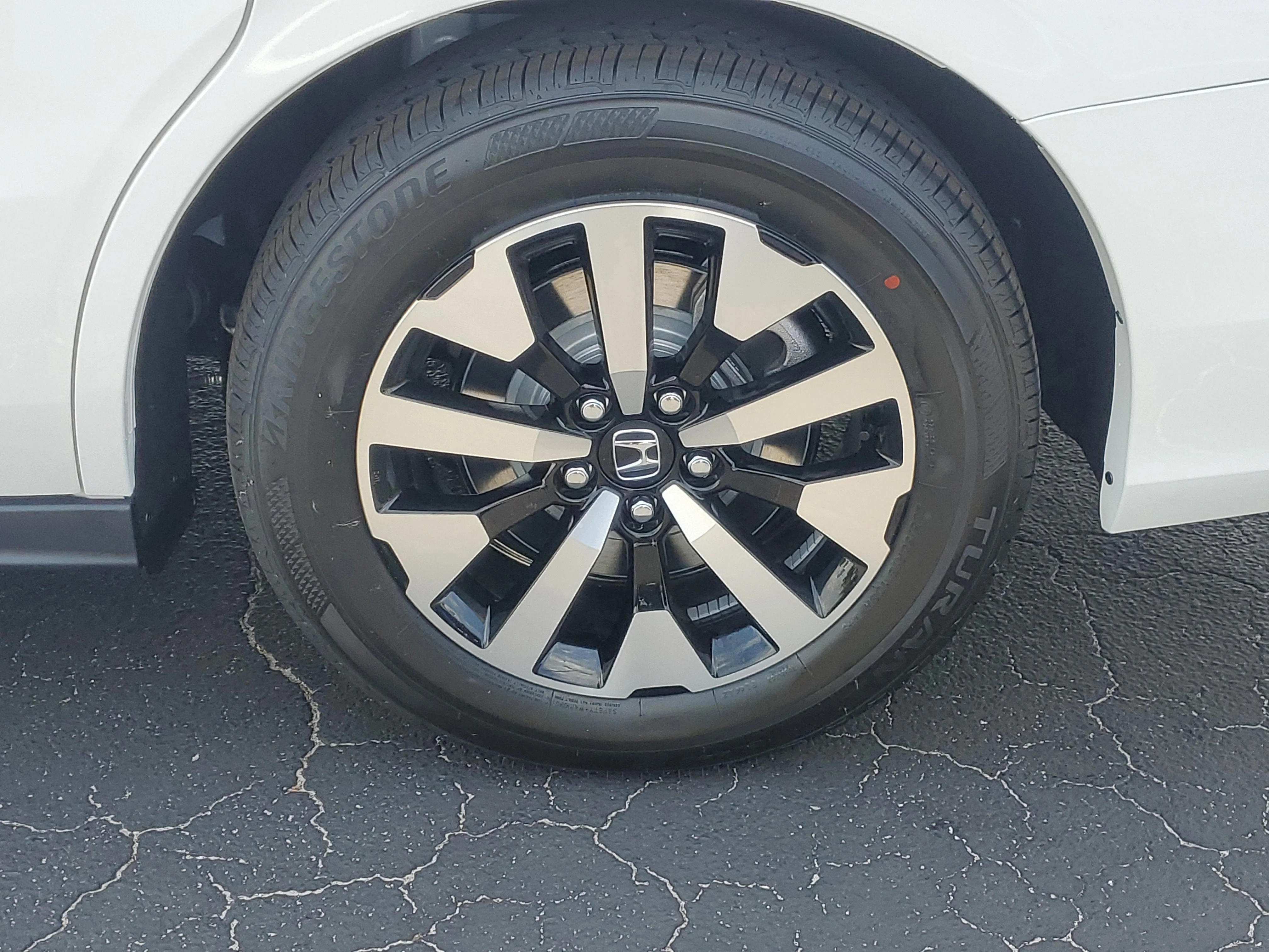 New 2026 Platinum White Pearl Honda EX-L image 4