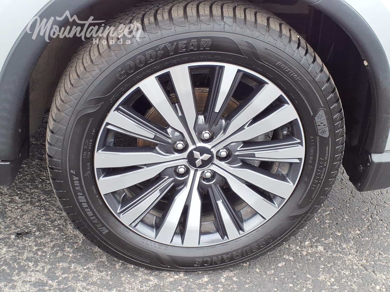 Used 2020 Alloy Silver Metallic Mitsubishi SE image 9