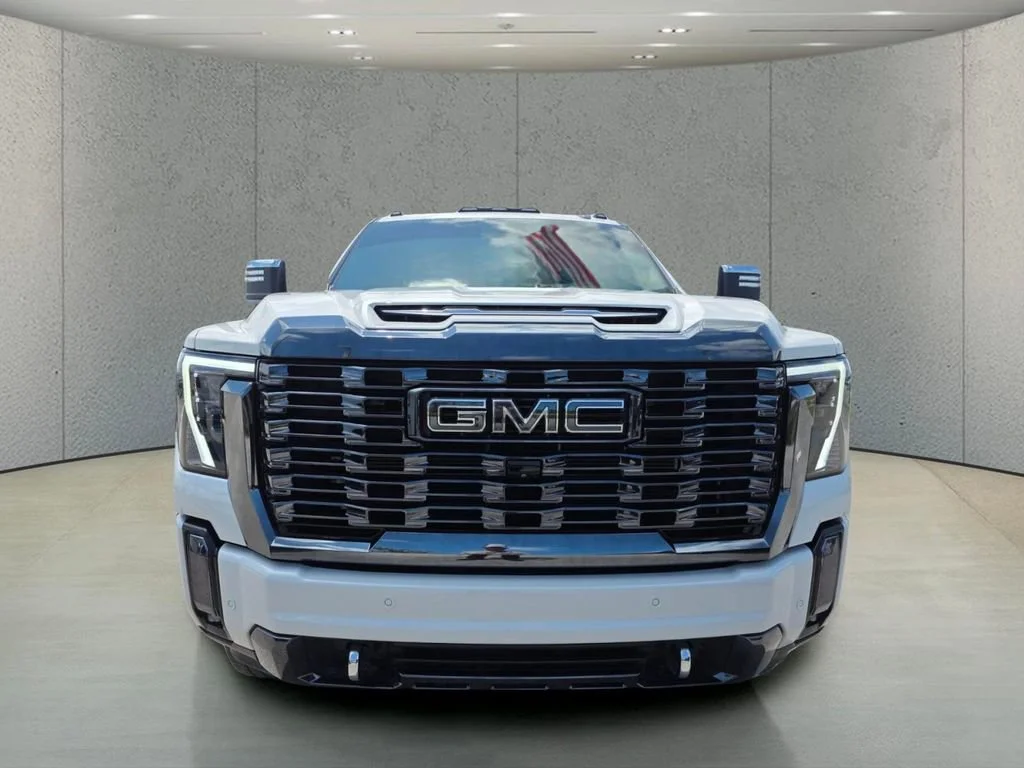 Used 2024 White Frost Tricoat GMC Denali Ultimate image 8