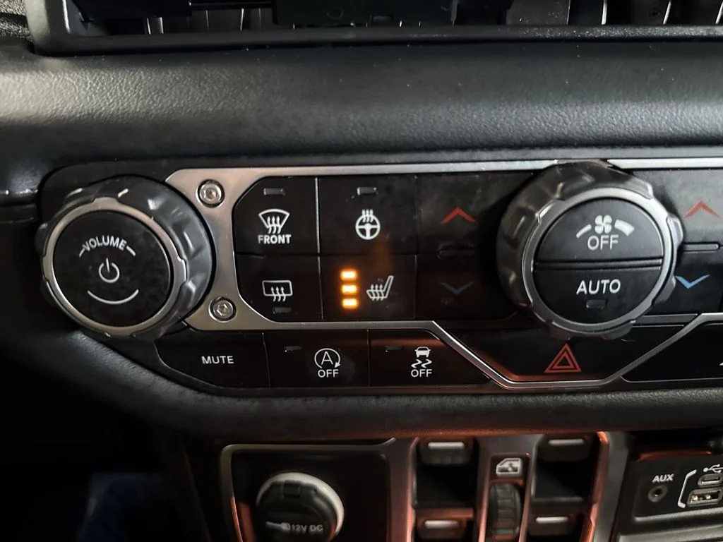Used 2024 Bright White Clearcoat Jeep Sahara image 32