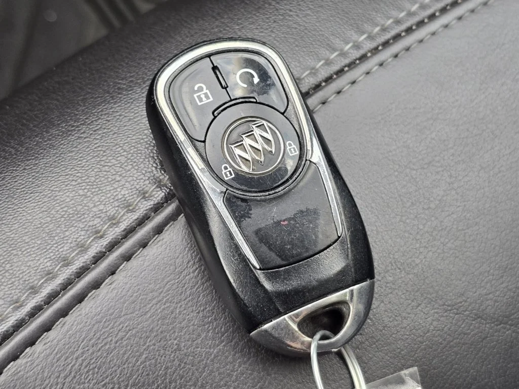Used 2018 Summit White Buick Essence image 34