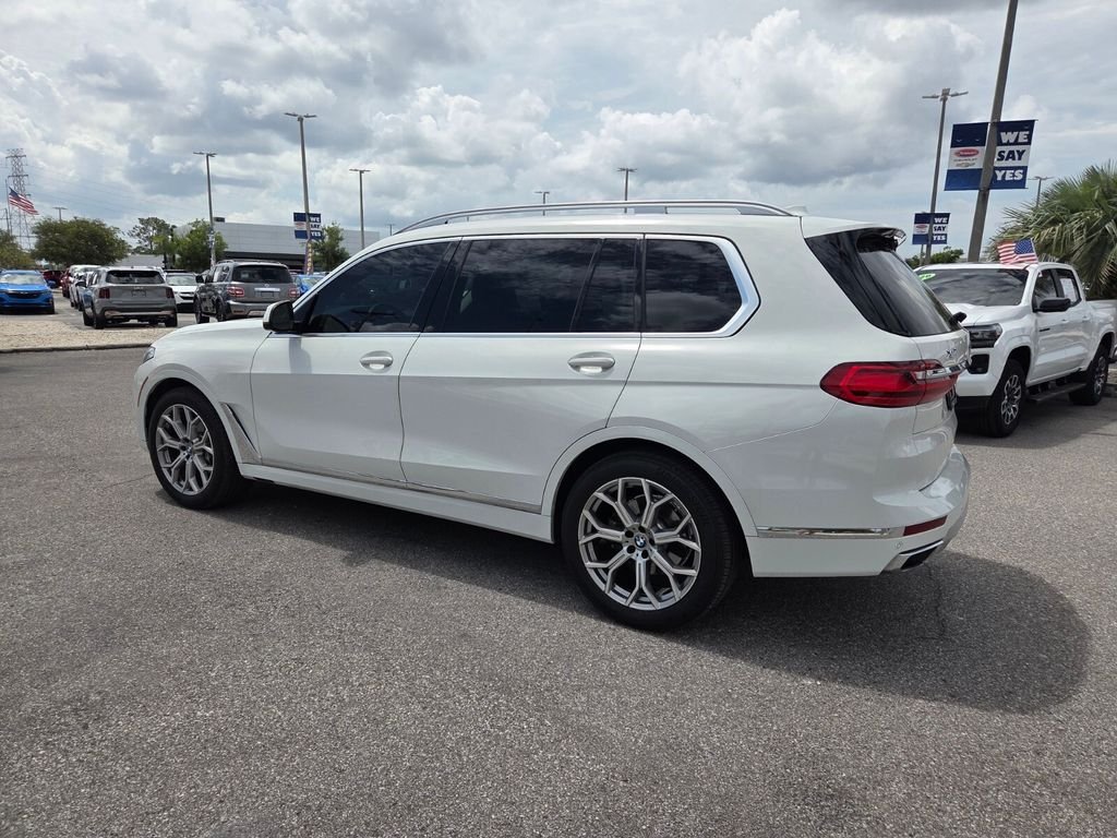Used 2021 White BMW xDrive40i image 11