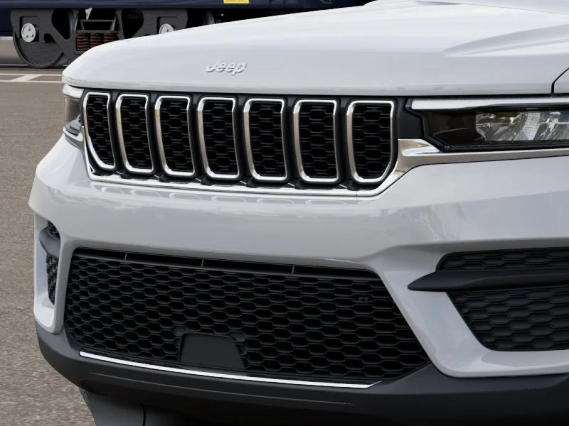 New 2026 Bright White Clear-Coat Exterior Paint Jeep Laredo X image 8