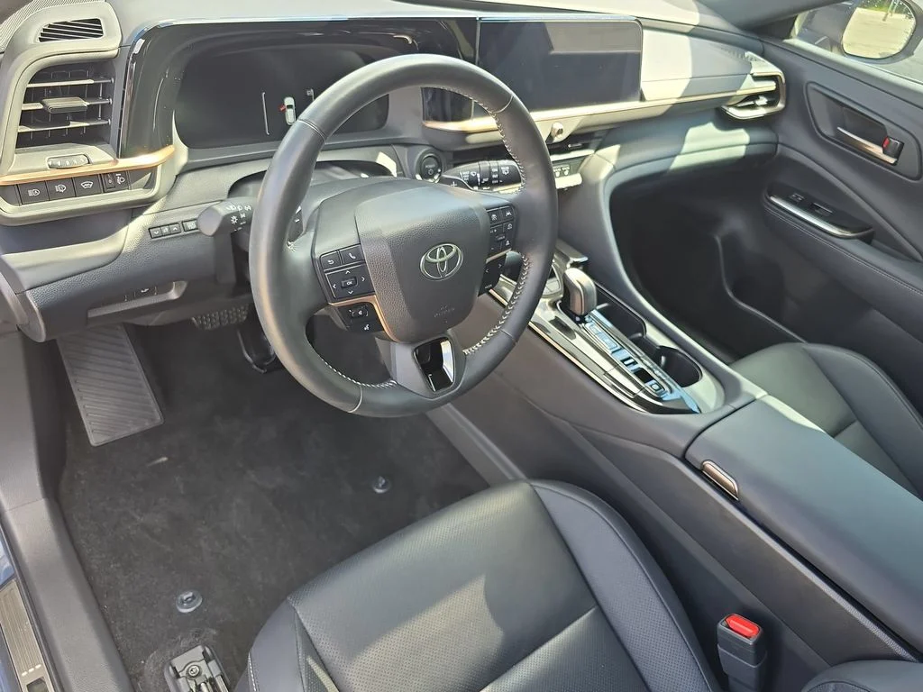 Used 2025 White Toyota XLE image 16