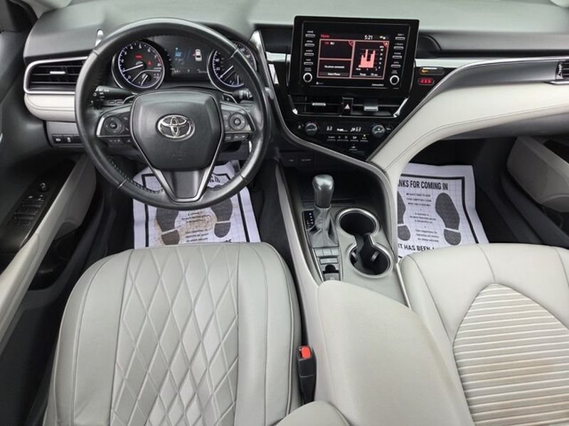 Used 2023 Ice Toyota SE image 9