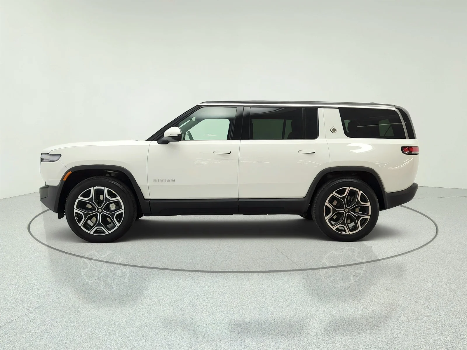 Used 2025 WHITE Rivian Adventure Dual-Motor Large Pack image 8