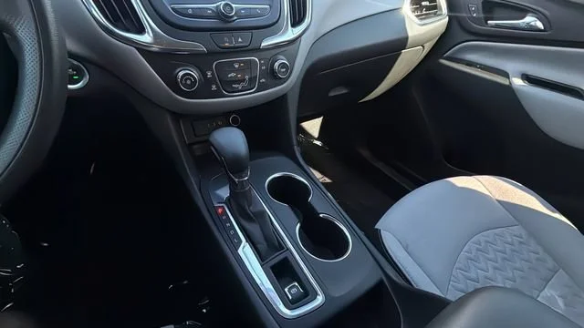 Used 2022 SUMMIT WHITE Chevrolet LS image 14