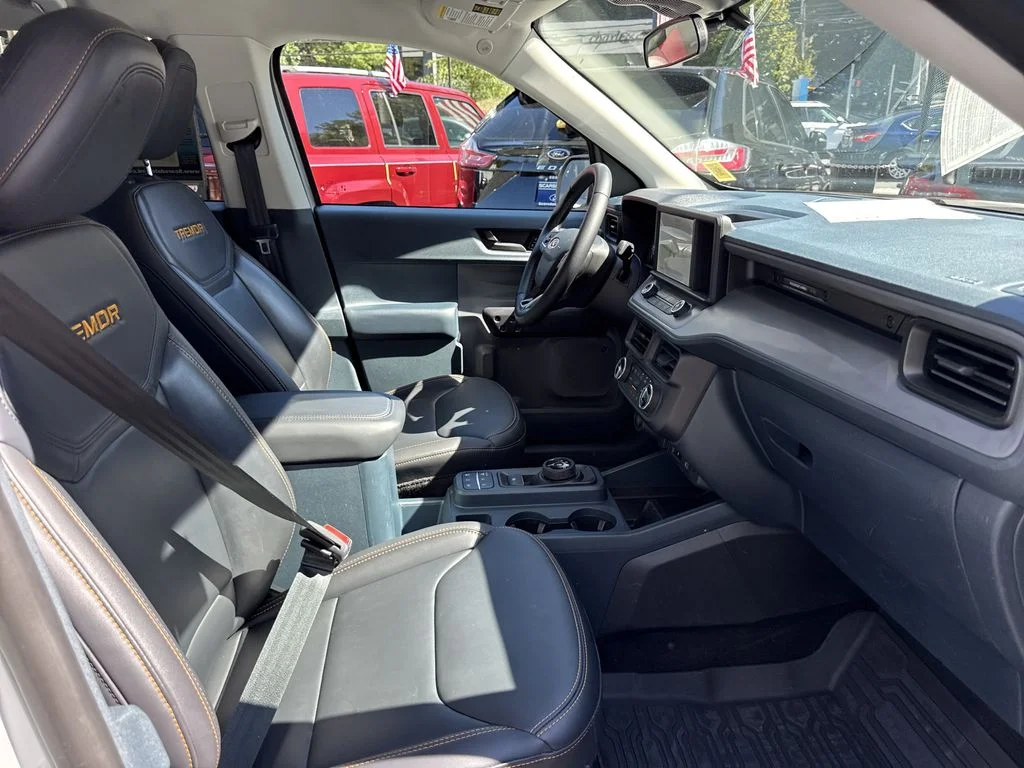 Used 2023 White Ford Lariat image 31