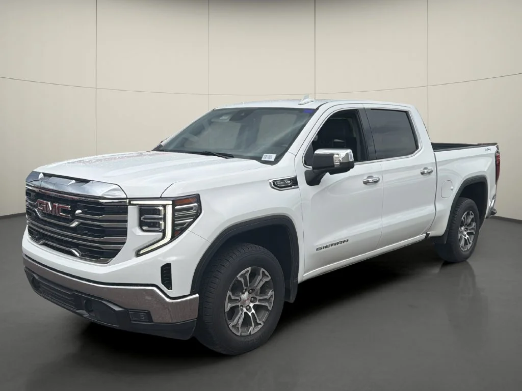 Used 2025 White GMC SLT image 3