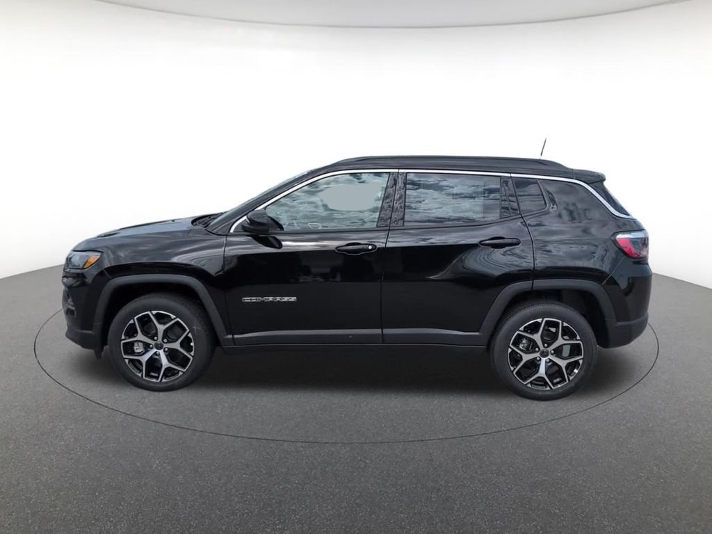 New 2026 Diamond Black Crystal Pearl-Coat Exterior Paint Jeep Limited image 10