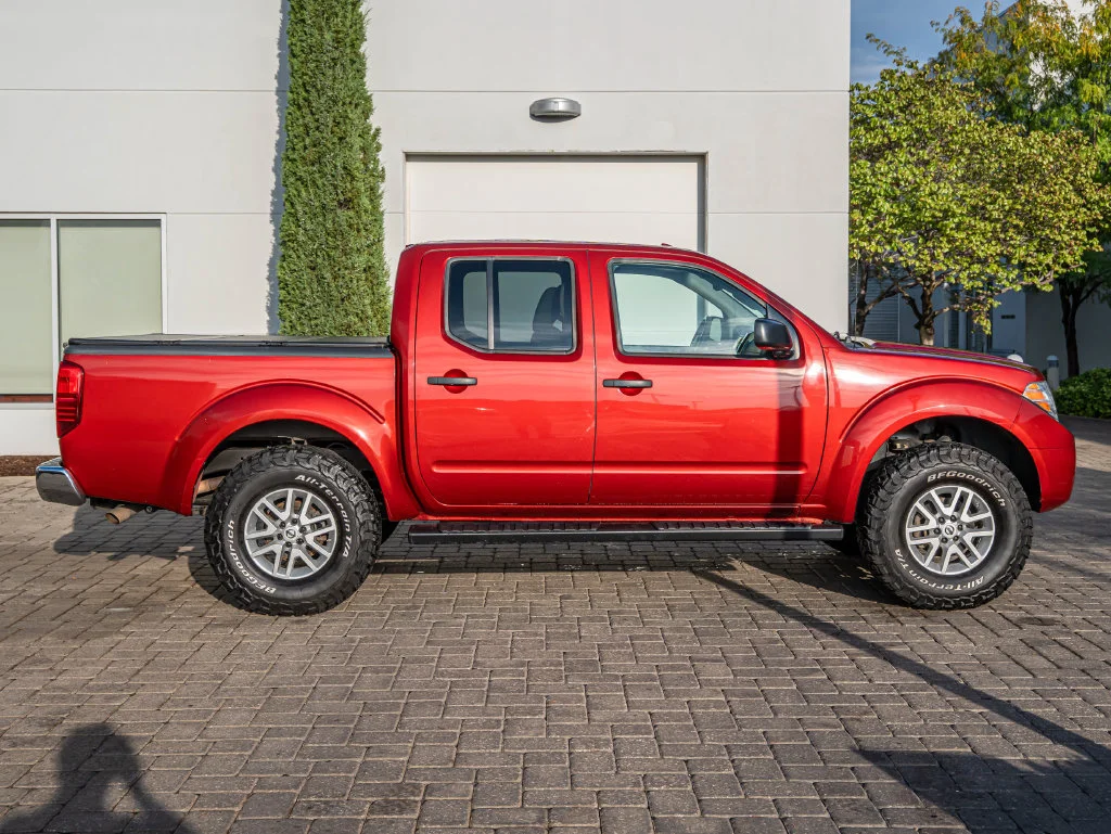 Used 2018 Lava Red Nissan SV image 11