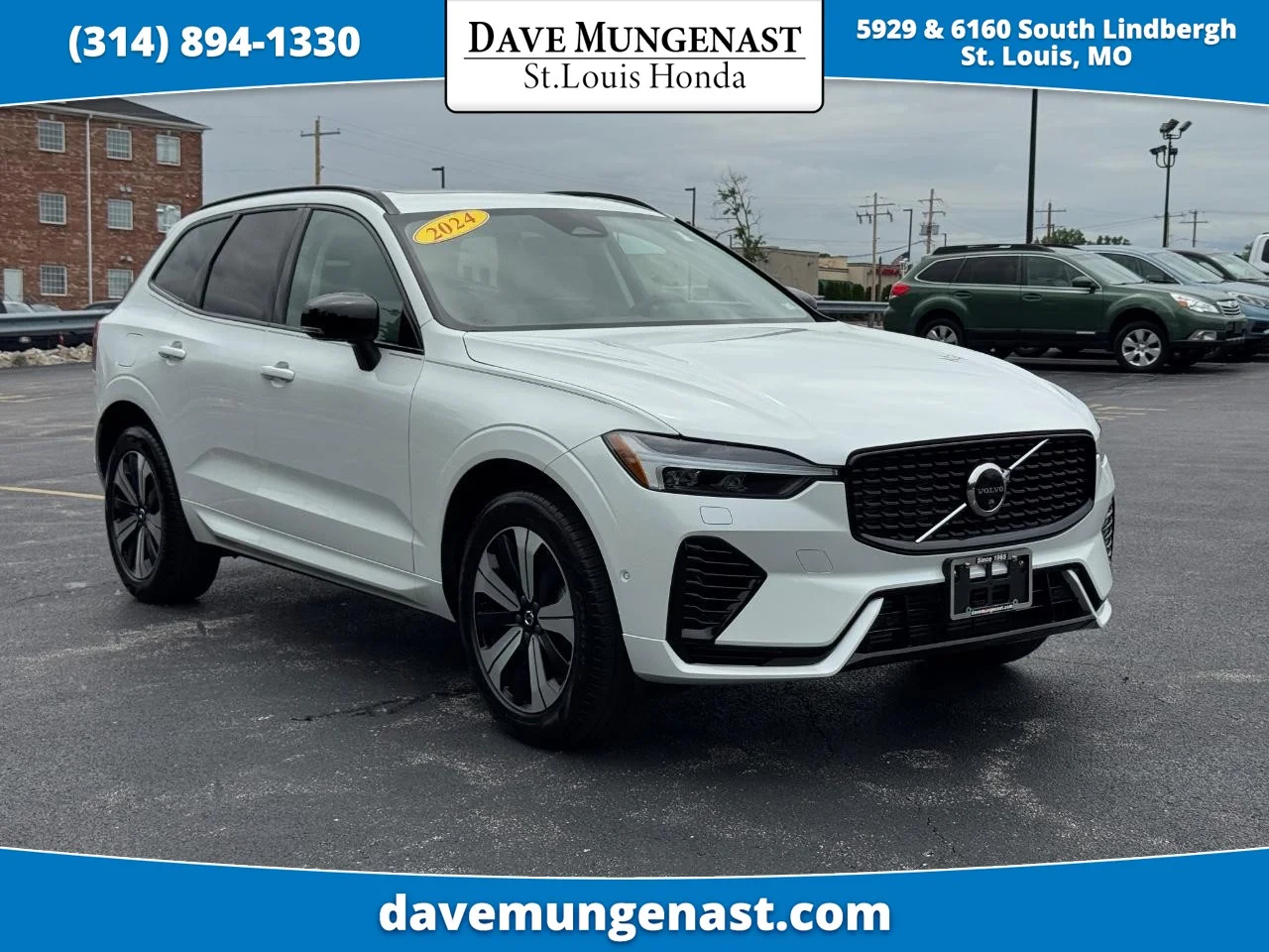2024 Volvo XC60 T8 Plus Dark Theme AWD's photo