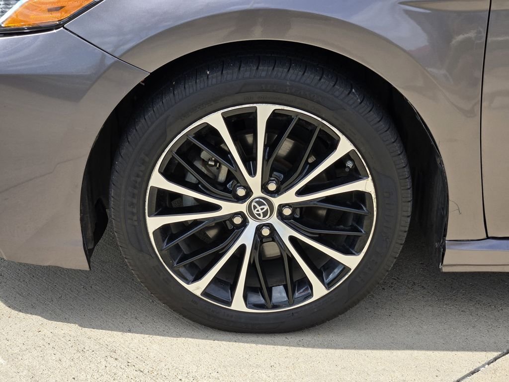 2018 Toyota Camry SE - Photo 7