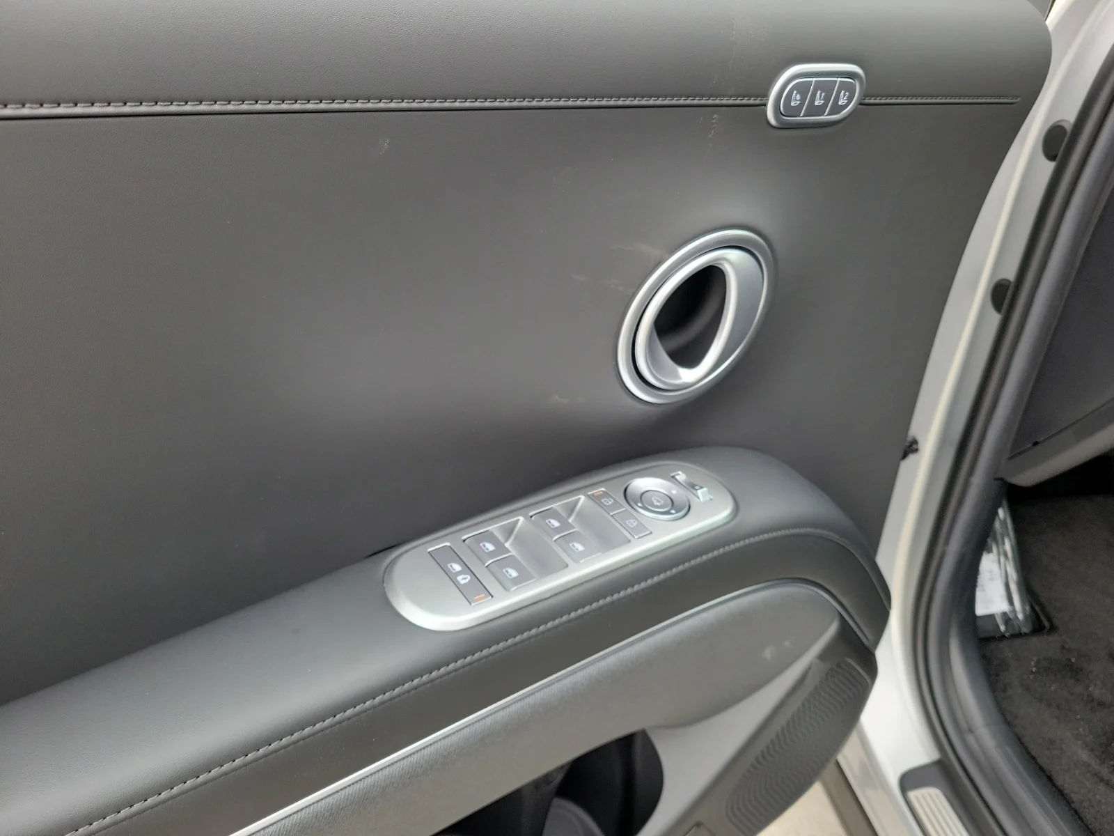 New 2027 Shimmer Silver Hyundai Calligraphy 4dr All-Wheel Drive image 11