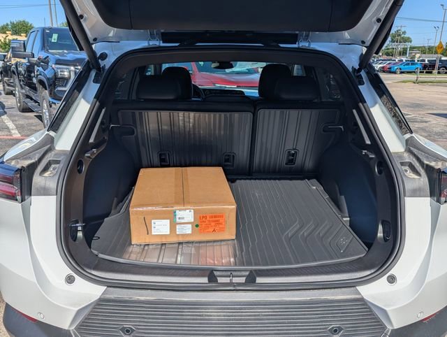 New 2026 Summit White Chevrolet LT image 29